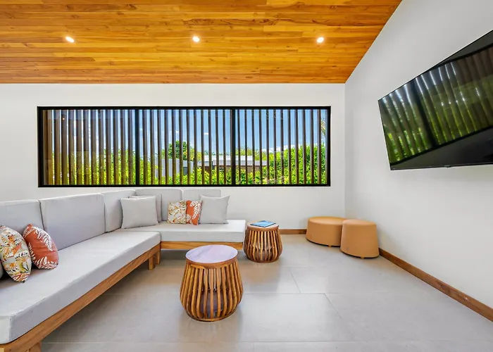 Compound W/ Pools & Stunning Views *