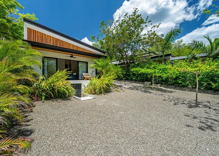 Compound W/ Pools & Stunning Views